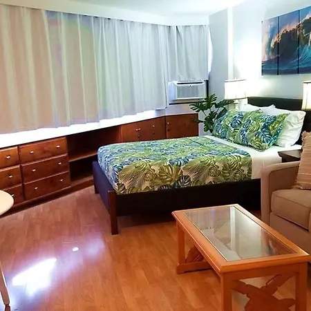 Waikiki Marina Studio, Ocean View, Free Parking & Wifi